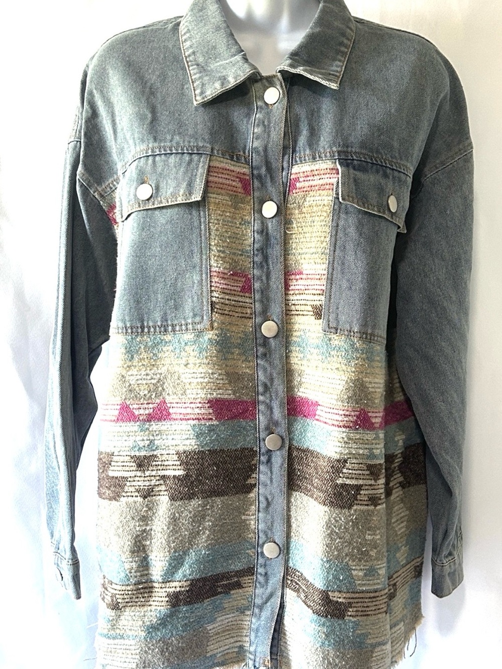 Davi & Dani Women’s Medium Southwestern Aztec Denim Fabric Long Sleeve Shirt